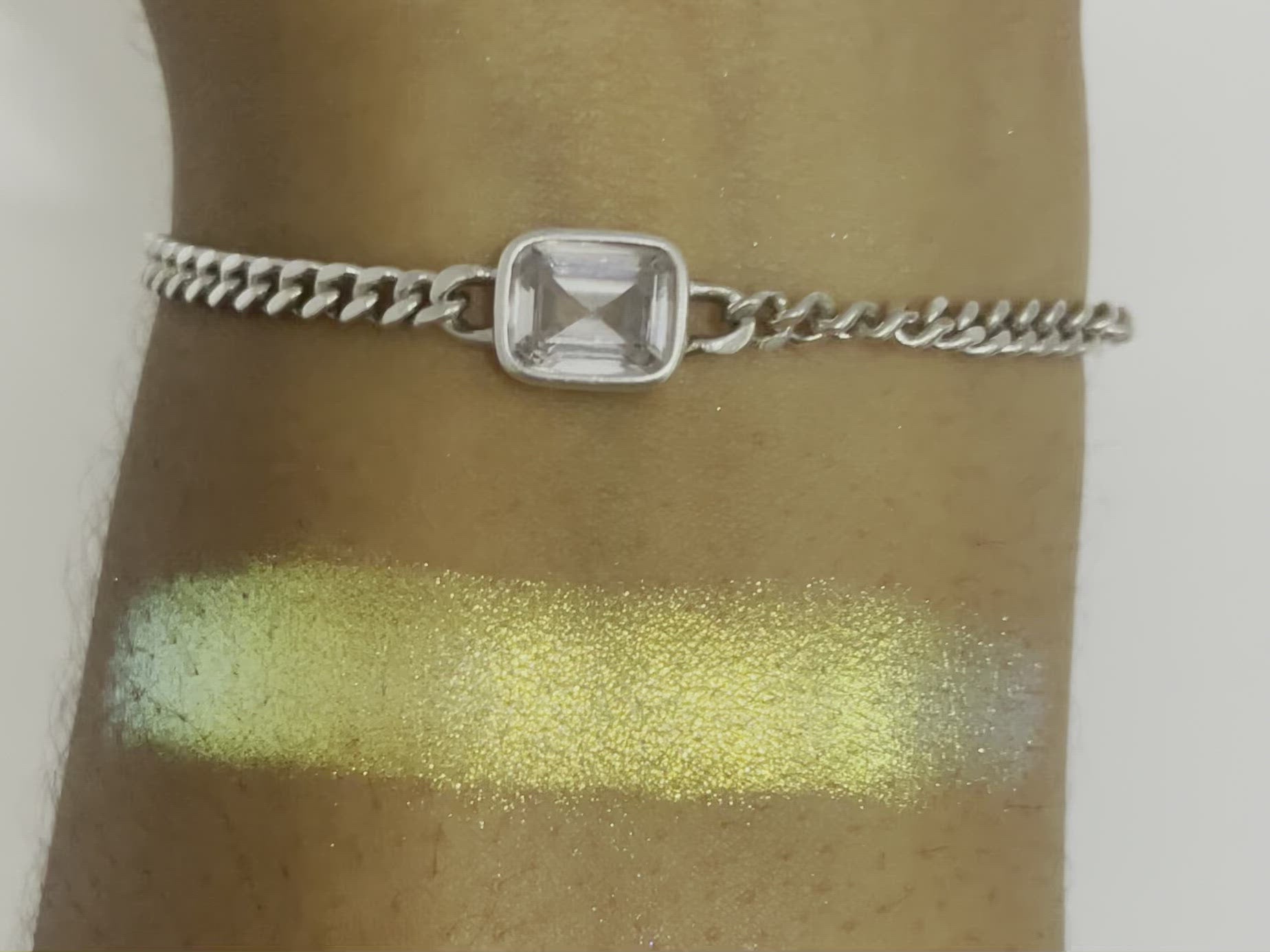 Quartz [Iridescent Multichrome]